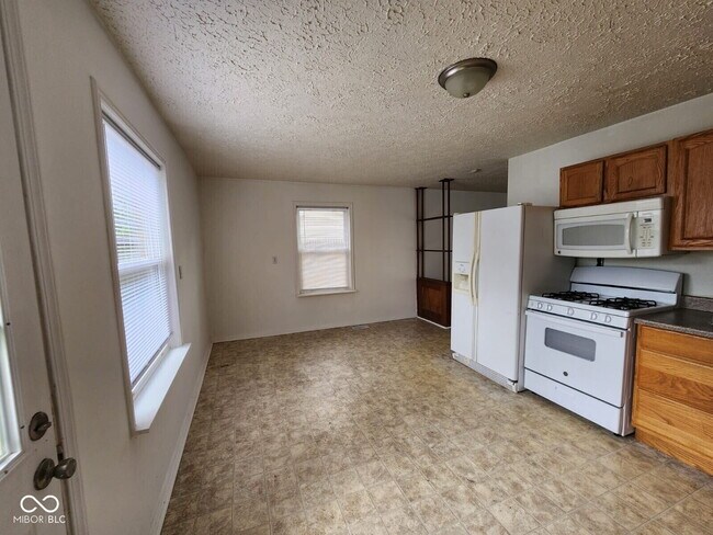 Building Photo - 8412 E 37th Pl