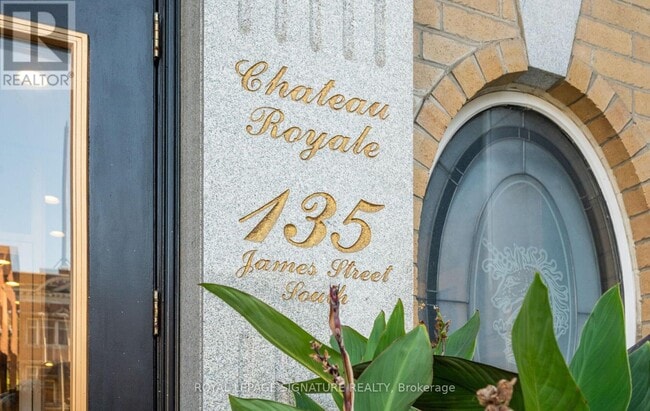 Building Photo - 135 James St S