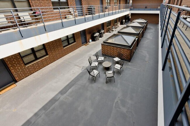 Building Photo - 1 bedroom in Chicago IL 60614
