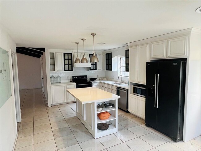 Building Photo - 9 Larkspur Ave