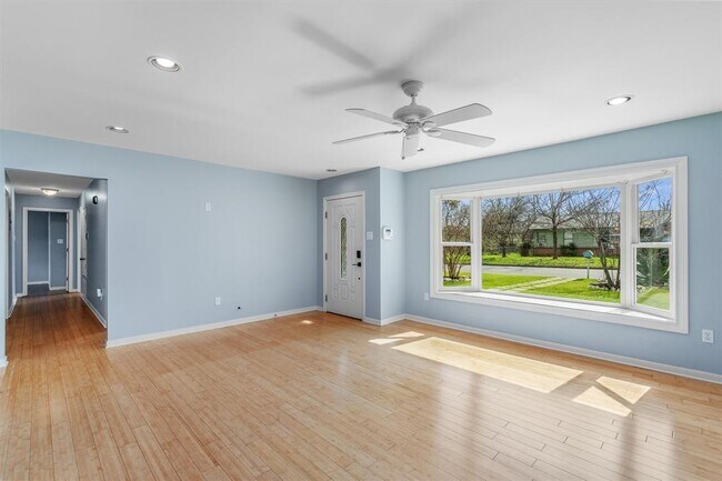 Building Photo - 808 Salem Ln