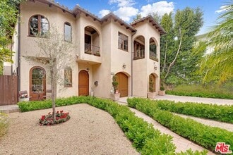 Building Photo - 1101 S Gretna Green Way