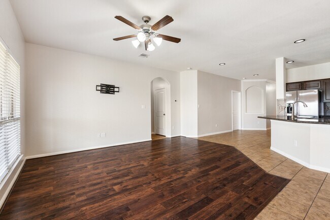 Building Photo - 119 Country Crossing Cir