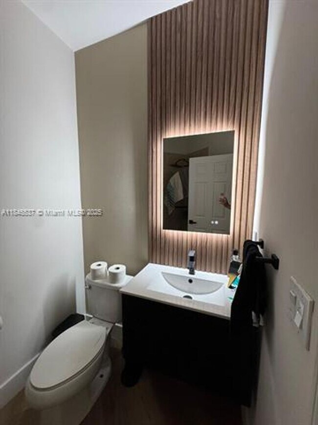 Foto del edificio - 8960 NW 97th Ave