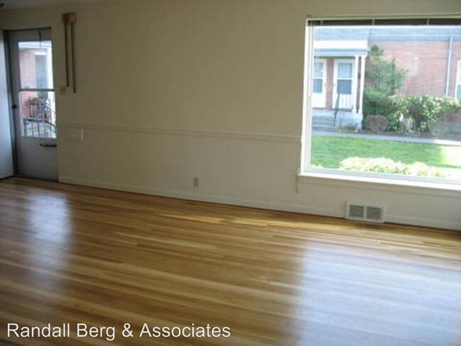 Building Photo - 2900-2916 Alki Ave SW