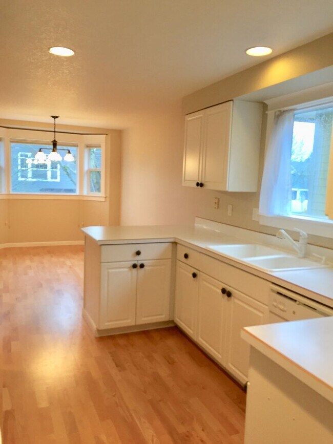 Building Photo - Great Townhouse in Sellwood!