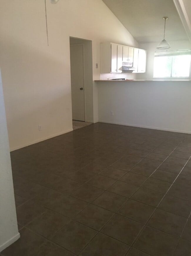 Building Photo - Beautiful Three Bedroom Two Bath Home with...
