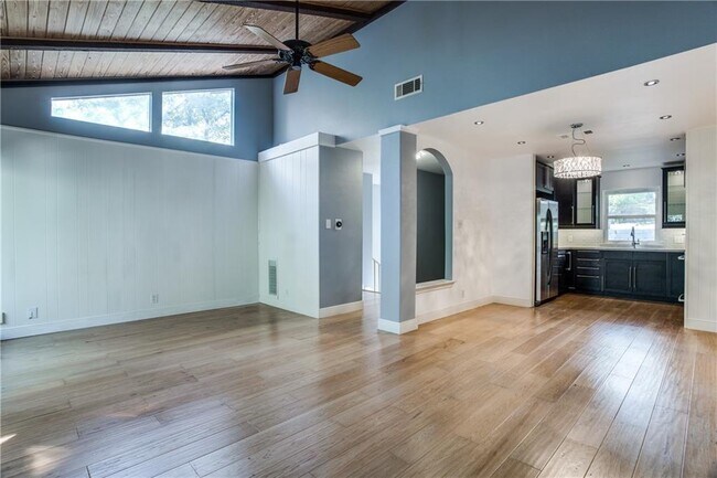 Building Photo - 2200 Spring Creek Dr