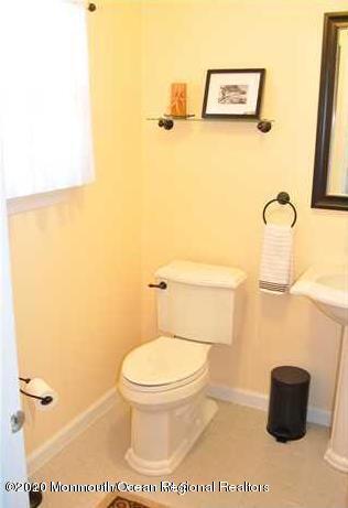 Building Photo - 13 S Pointe Dr