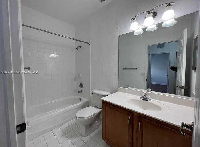 Building Photo - 8651 NW 112th Ct