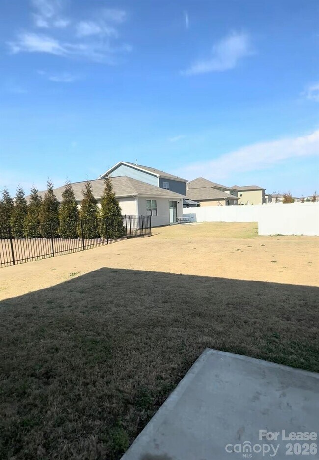 Foto del edificio - 2011 Weddington Pointe Dr