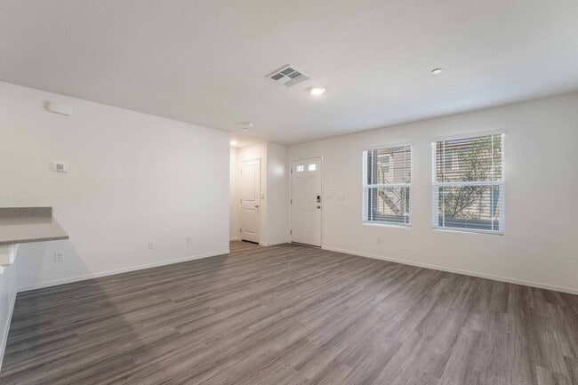 Building Photo - Stylish Townhome Living: Luxury and Comfort!