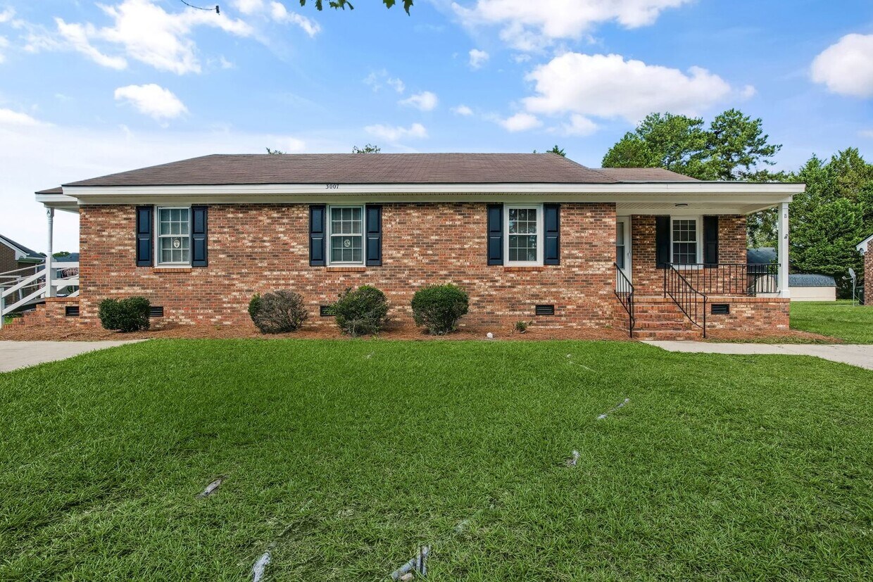 Foto principal - 3007 Buckingham Rd NW