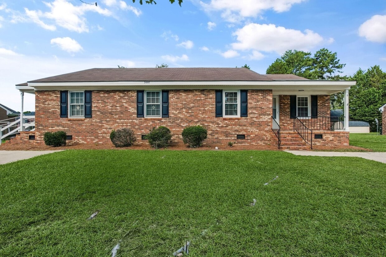 Primary Photo - 3007 Buckingham Rd NW