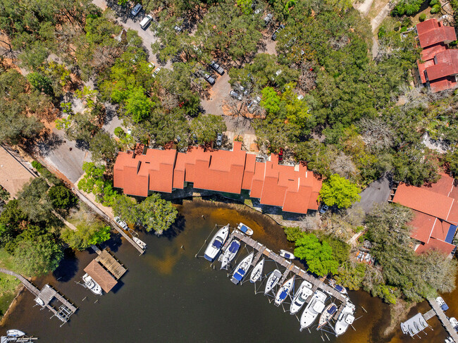 Foto del edificio - 300 Yacht Club Dr