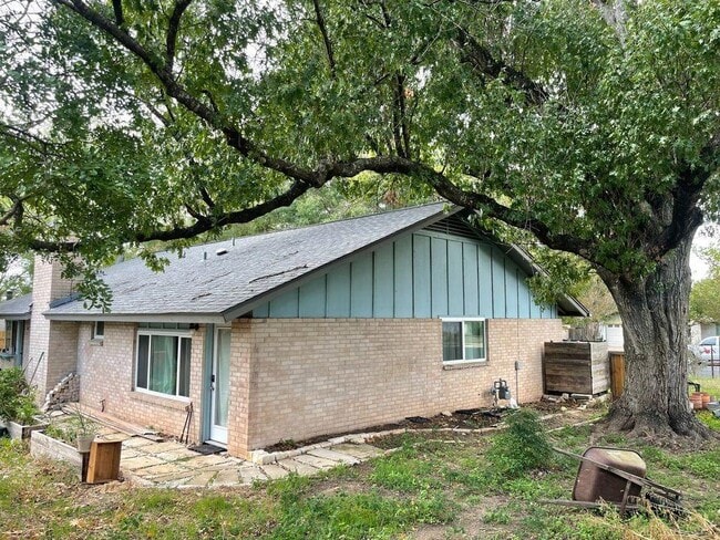 Building Photo - 5301 Fort Clark Dr