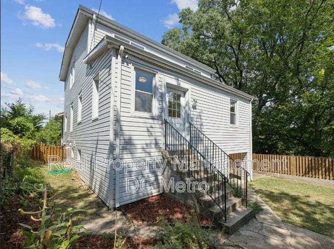 Building Photo - 1339 Irving St NE