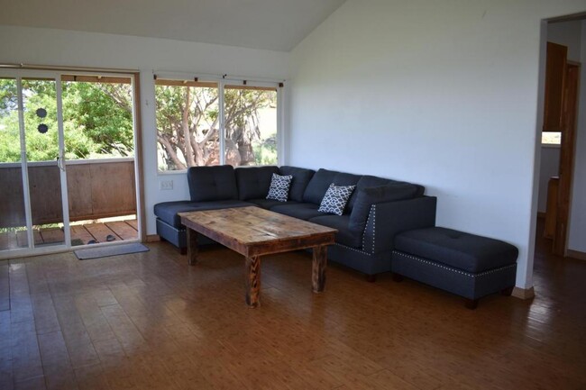 Building Photo - 182 Ulua Rd.