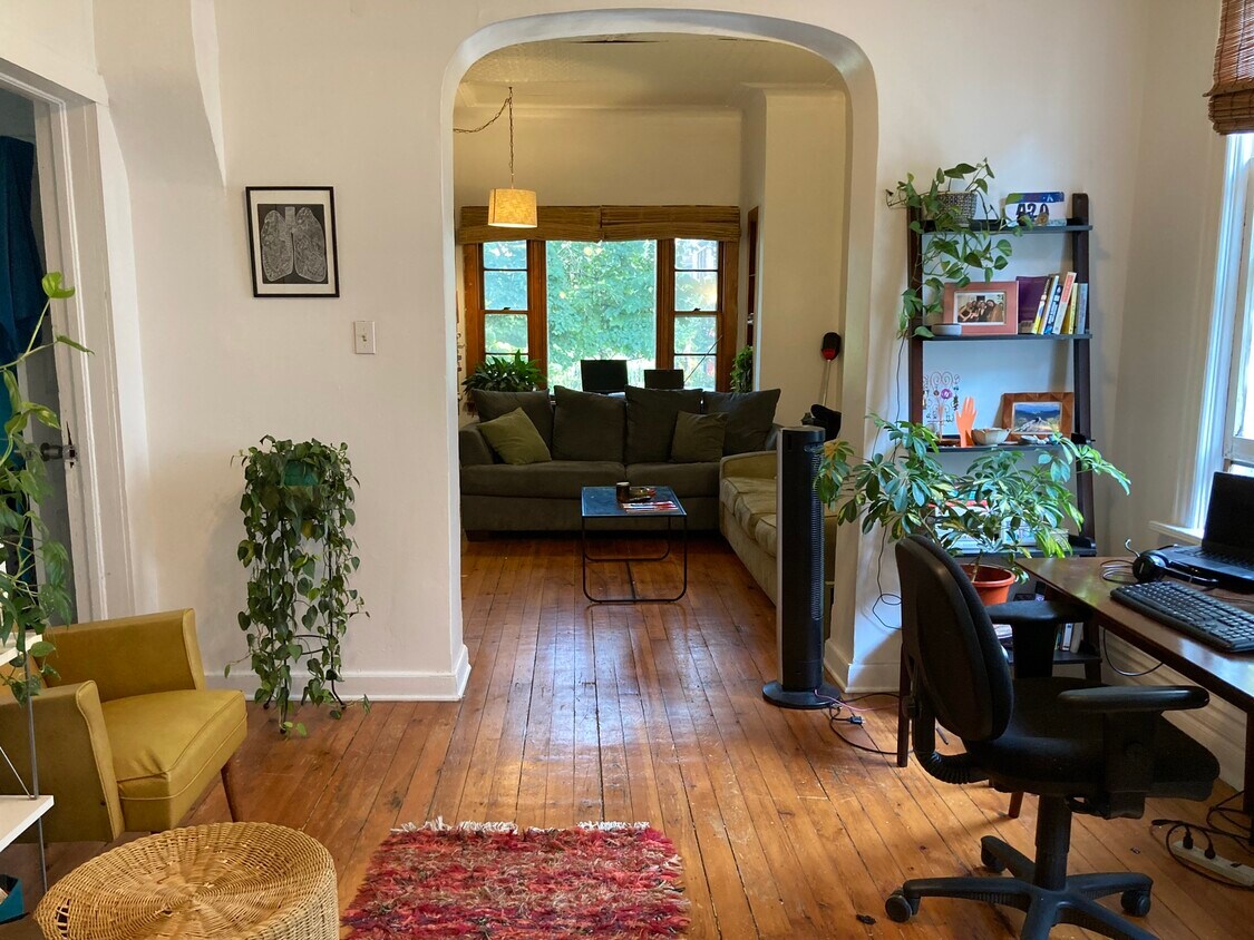 Primary Photo - 2909 W Dickens Ave