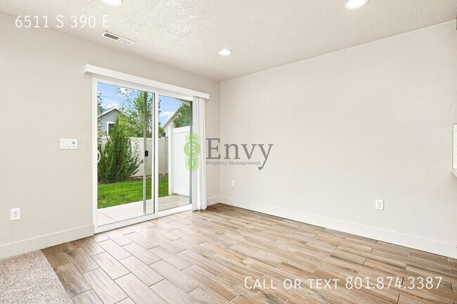 Building Photo - 6511 S Liberty Way