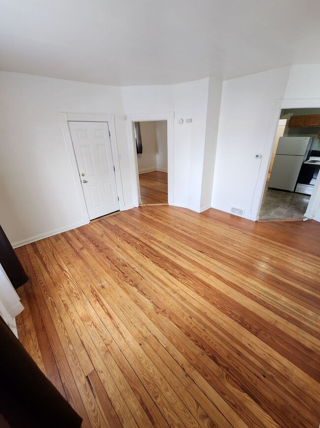 Building Photo - 2 Bedroom Duplex