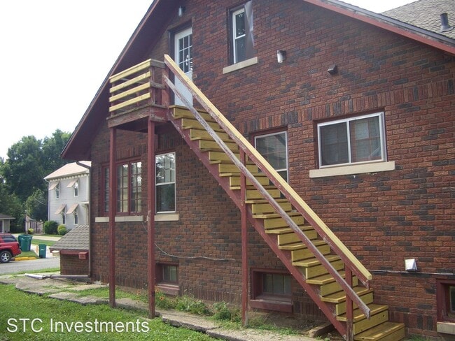 Building Photo - 1 br, 1 bath House - 325 S. Lafayette #2