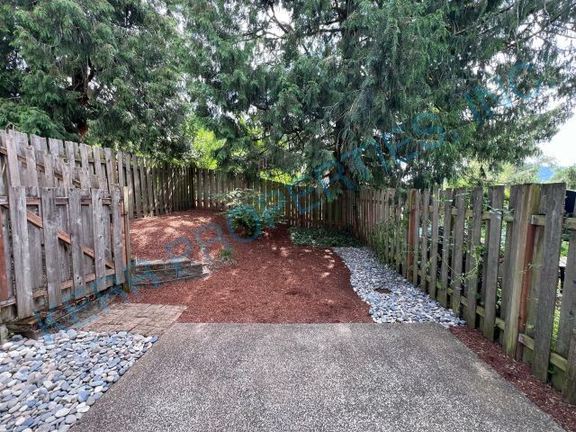 Building Photo - FREE RENT! Charming 3-Bed Home with 2.5 Ba...