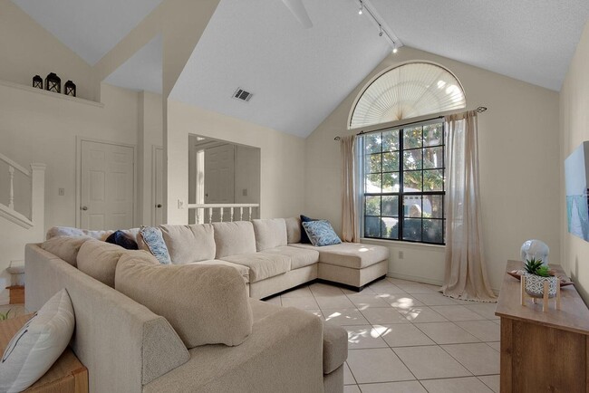 Building Photo - 407 Parkwood Pl