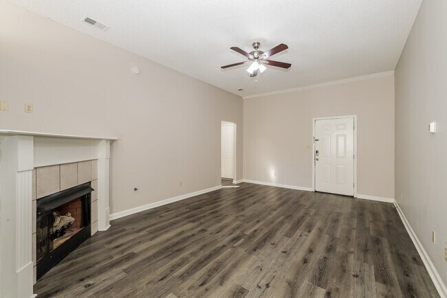 Foto del edificio - 8478 Regal Bend Dr