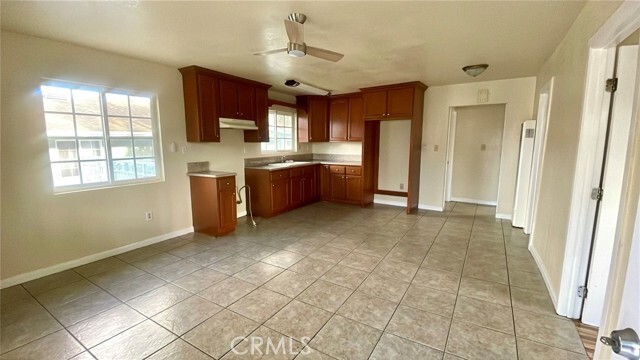 Building Photo - 1340 W 109th St
