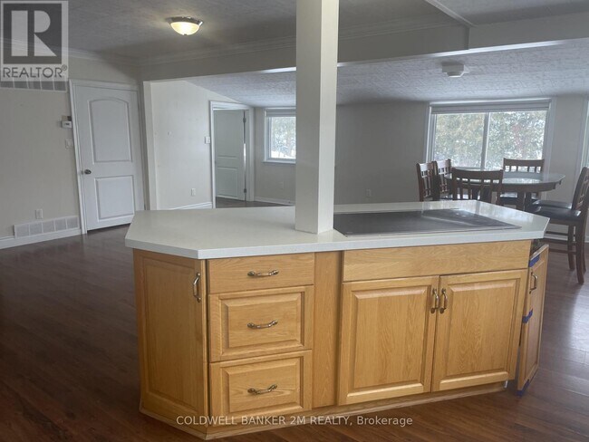 Photo du bâtiment - 143 Hazel St