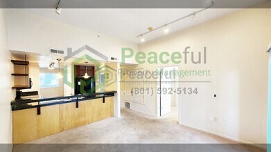 Building Photo - 4340 S Highland Dr