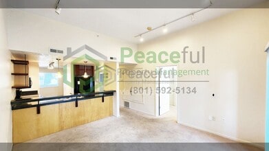 Building Photo - 4340 S Highland Dr