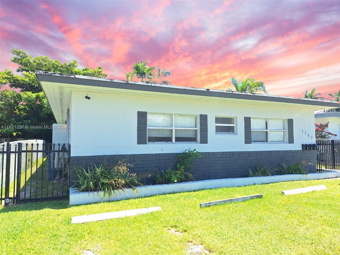 Foto principal - 1542 NE 109th St