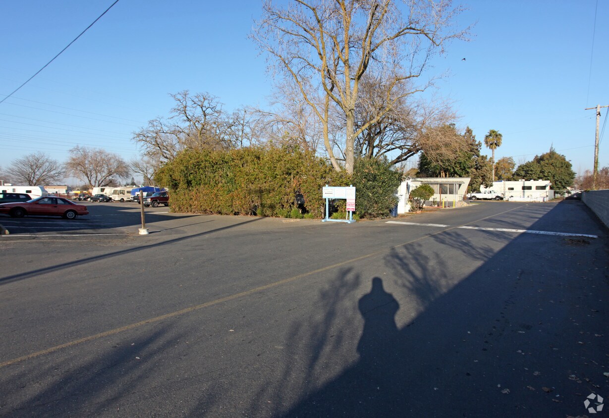 Foto del edificio - 8545 Folsom Blvd