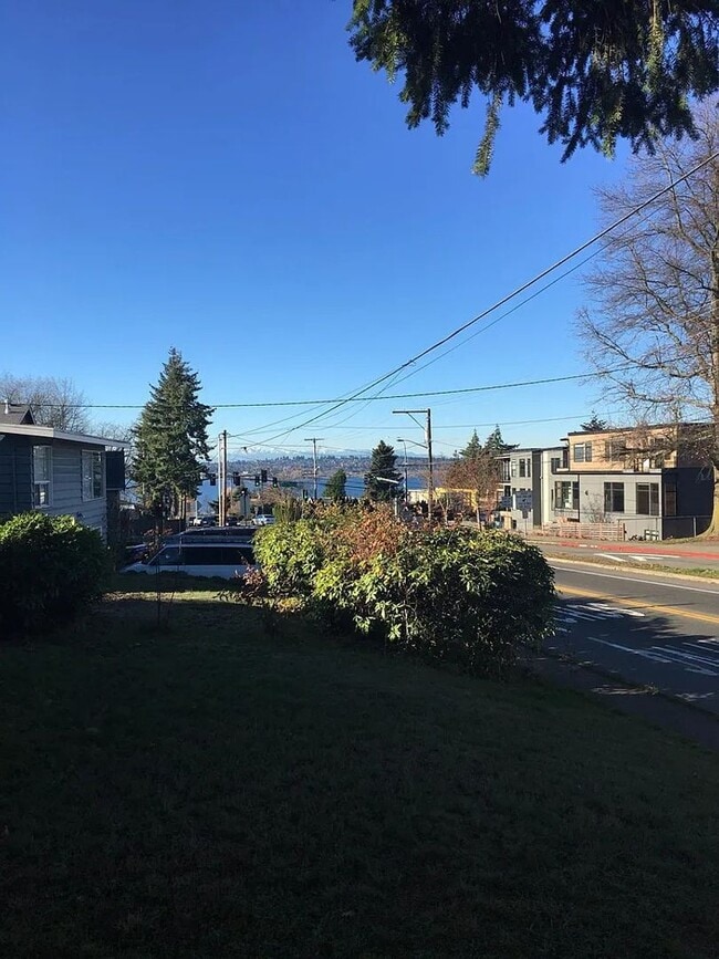 Building Photo - Charming 2-Bedroom Houghton Bungalow