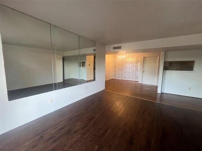 Foto del edificio - 8529 Hearth Dr