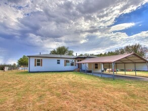 Building Photo - 1116 Hickory Ln