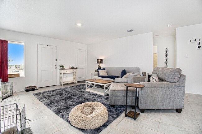 Foto del edificio - 3624 Bluebird Ln