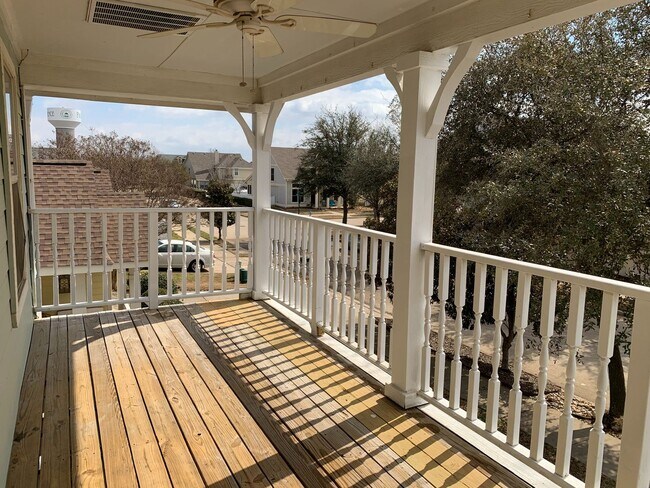 Foto del edificio - This beautiful home has 4 bedrooms, 2.1 baths and is perfect for an active family. There are thre...
