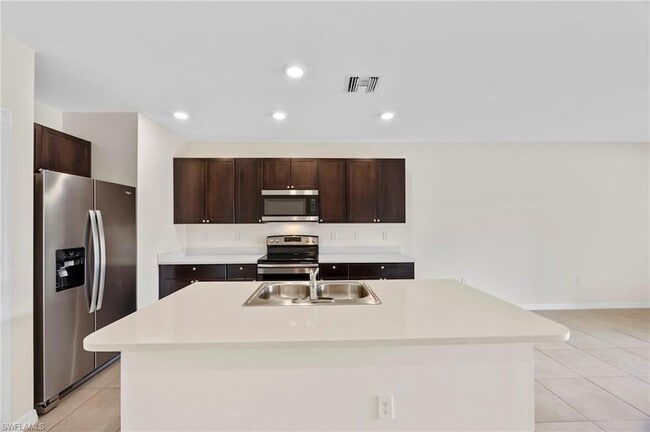 Foto del edificio - 15484 Wildflower Cir