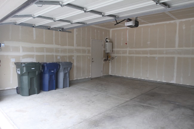 Building Photo - 2375 Creekview Dr