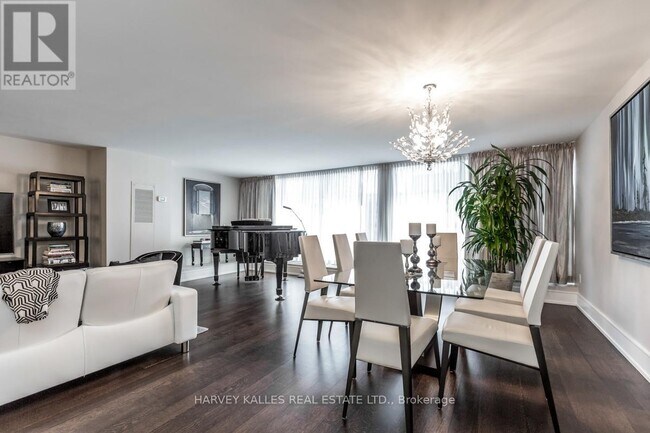 Photo du bâtiment - 110 Bloor St W