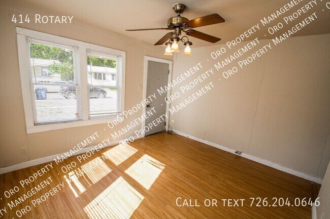 Foto del edificio - Cozy 2 Br/1 Ba Home Near At&t Center