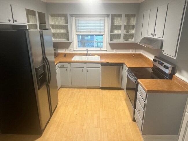 Foto del edificio - 7705 Surreywood Pl