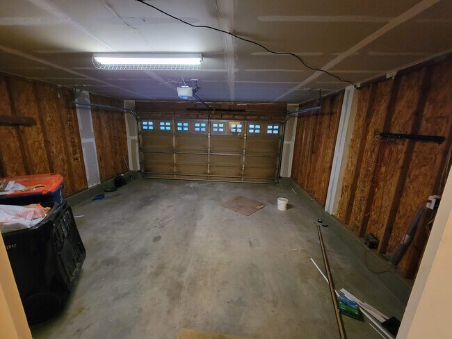 Building Photo - 420 Elizabeth St