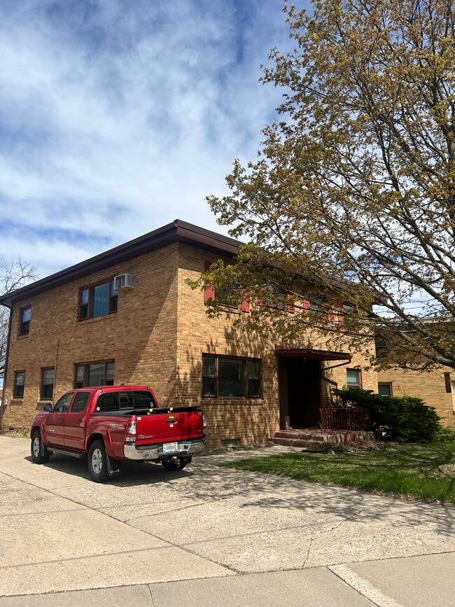 Building Photo - 1005 S Brooks St