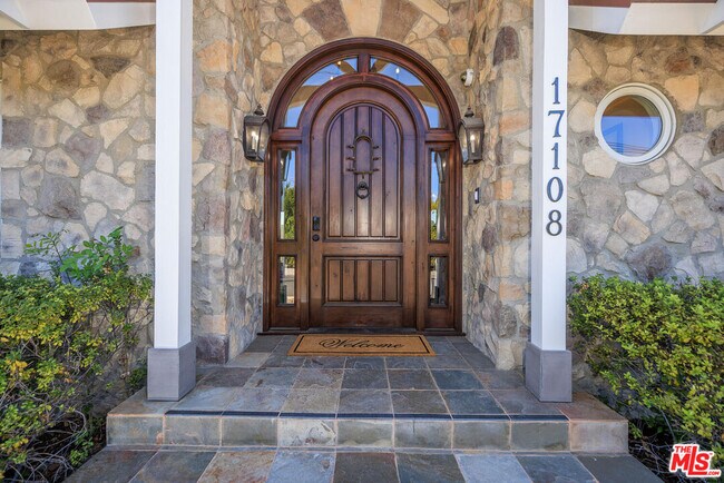 Building Photo - 17108 Oak View Dr