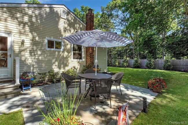 Foto del edificio - 38 Woodridge Rd