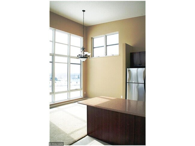Building Photo - 1070 Grandview Ct NE